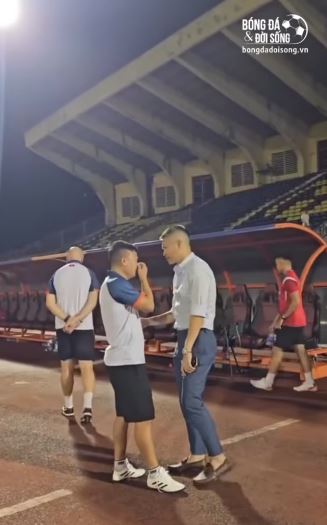 Công Vinh lộ diện- Ảnh 1. Công Vinh lộ diện- Ảnh 1.
