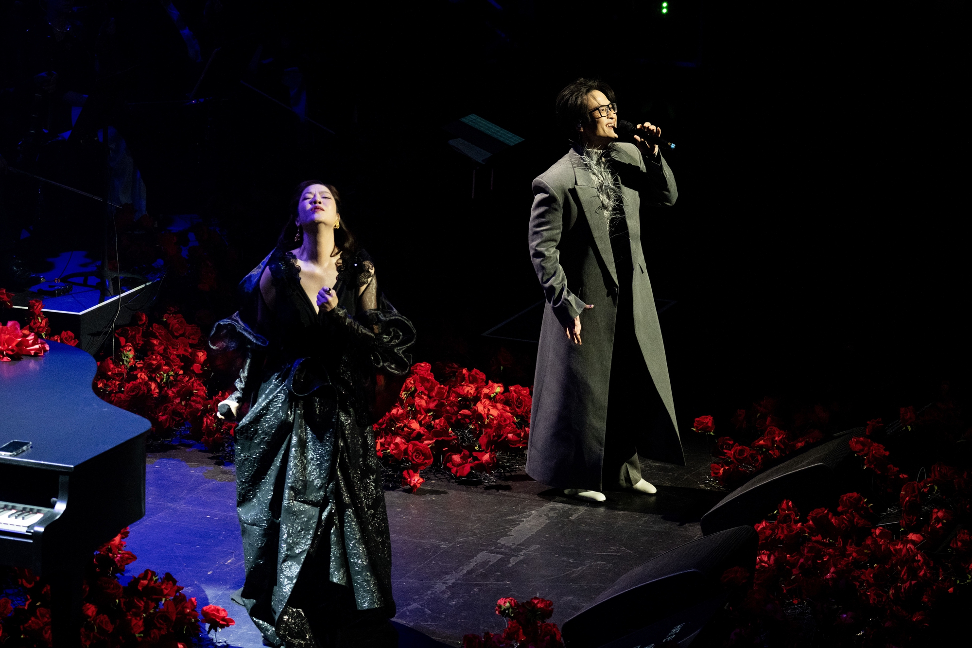 Chiếc khăn “bốc mùi” của Hà Anh Tuấn- Ảnh 1. Chiếc khăn “bốc mùi” của Hà Anh Tuấn- Ảnh 1.