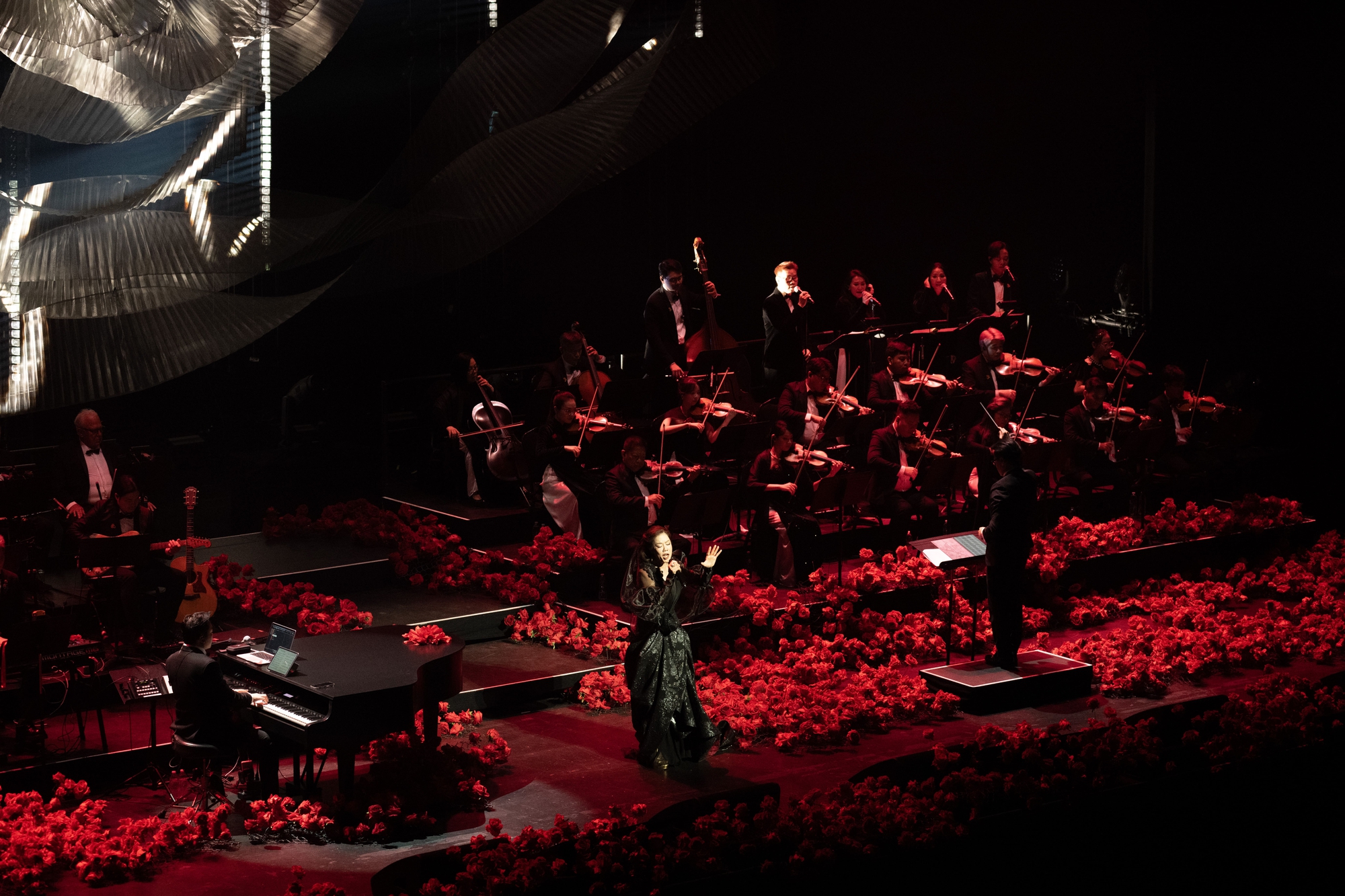 Chiếc khăn “bốc mùi” của Hà Anh Tuấn- Ảnh 9. Chiếc khăn “bốc mùi” của Hà Anh Tuấn- Ảnh 9.