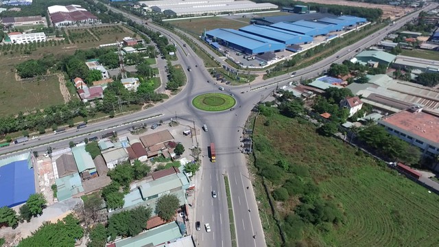 Một cổ phiếu bất động sản đột nhiên tăng giá trong phiên chứng khoán Việt Nam giảm kỷ lục 95 điểm- Ảnh 1. Một cổ phiếu bất động sản đột nhiên tăng giá trong phiên chứng khoán Việt Nam giảm kỷ lục 95 điểm- Ảnh 1.