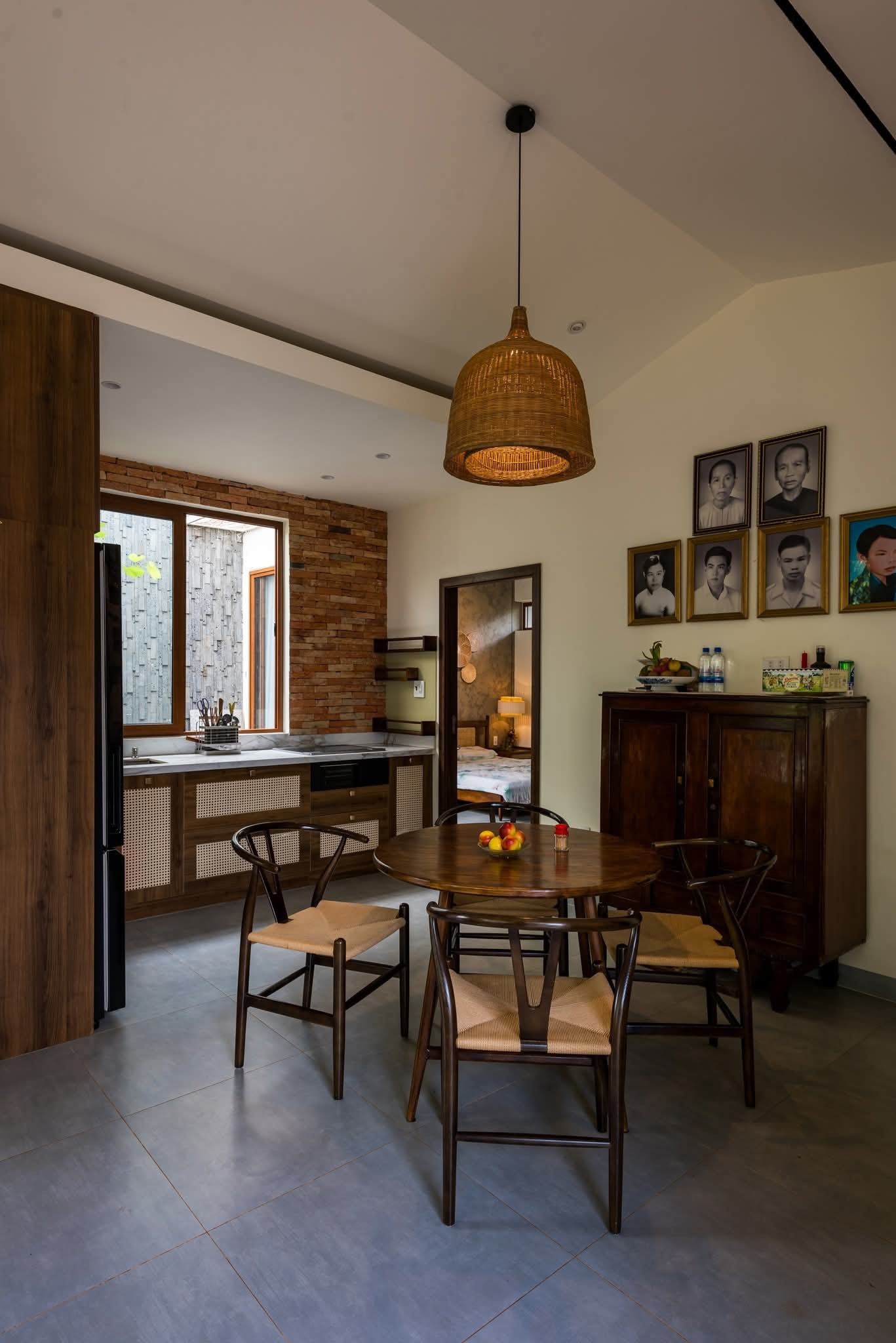 Thiết kế ngôi nhà 80m2 đầy ắp 'ký ức' con gái tặng mẹ- Ảnh 11. Thiết kế ngôi nhà 80m2 đầy ắp 'ký ức' con gái tặng mẹ- Ảnh 11.