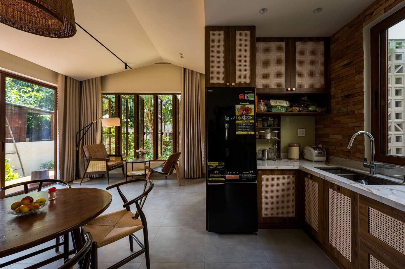 Thiết kế ngôi nhà 80m2 đầy ắp 'ký ức' con gái tặng mẹ- Ảnh 9. Thiết kế ngôi nhà 80m2 đầy ắp 'ký ức' con gái tặng mẹ- Ảnh 9.
