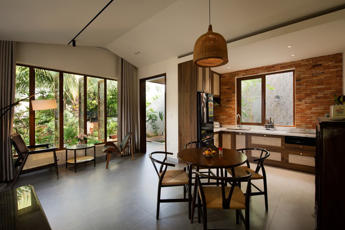 Thiết kế ngôi nhà 80m2 đầy ắp 'ký ức' con gái tặng mẹ- Ảnh 7. Thiết kế ngôi nhà 80m2 đầy ắp 'ký ức' con gái tặng mẹ- Ảnh 7.