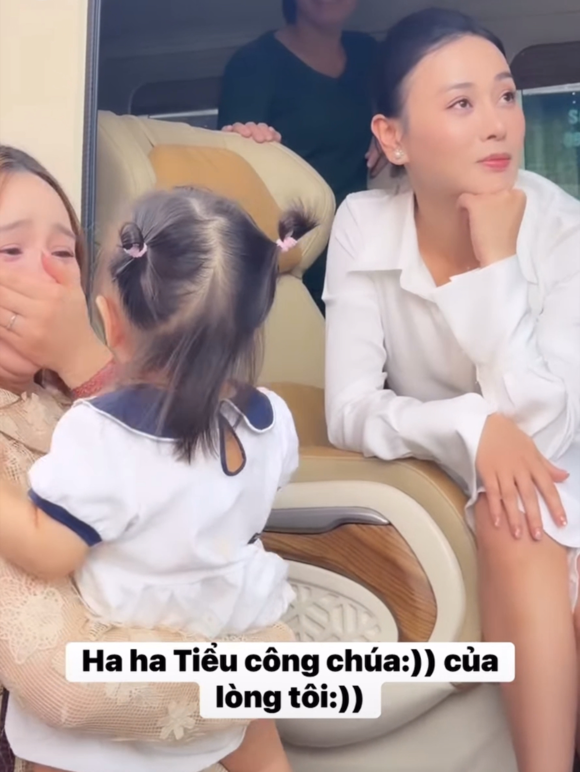 Phương Oanh lần đầu lộ diện- Ảnh 2. Phương Oanh lần đầu lộ diện- Ảnh 2.
