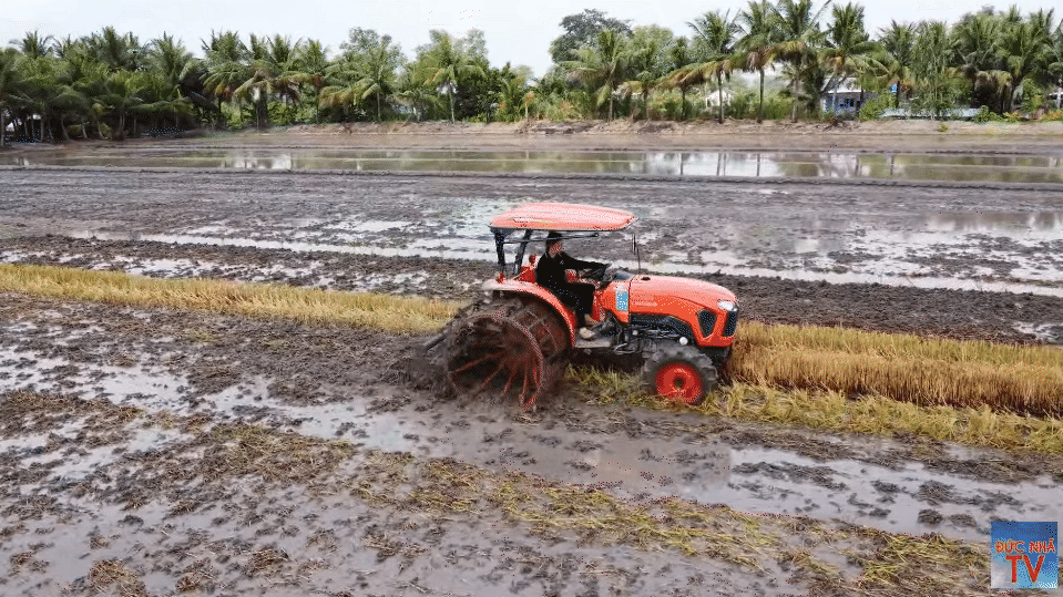 Những bóng hồng sau vô lăng: Không chỉ là công việc, mà còn để học cách kiên nhẫn, bình tĩnh và mạnh mẽ hơn!- Ảnh 12. Những bóng hồng sau vô lăng: Không chỉ là công việc, mà còn để học cách kiên nhẫn, bình tĩnh và mạnh mẽ hơn!- Ảnh 12.