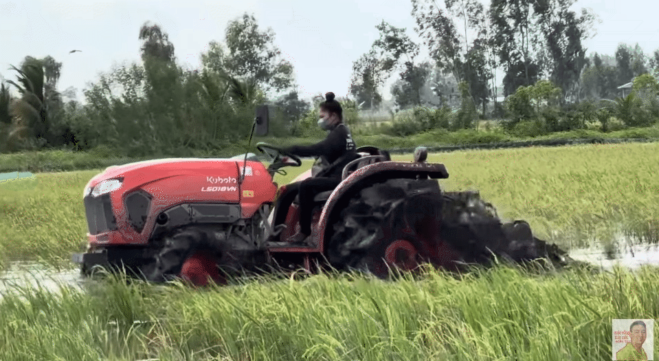 Những bóng hồng sau vô lăng: Không chỉ là công việc, mà còn để học cách kiên nhẫn, bình tĩnh và mạnh mẽ hơn!- Ảnh 13. Những bóng hồng sau vô lăng: Không chỉ là công việc, mà còn để học cách kiên nhẫn, bình tĩnh và mạnh mẽ hơn!- Ảnh 13.