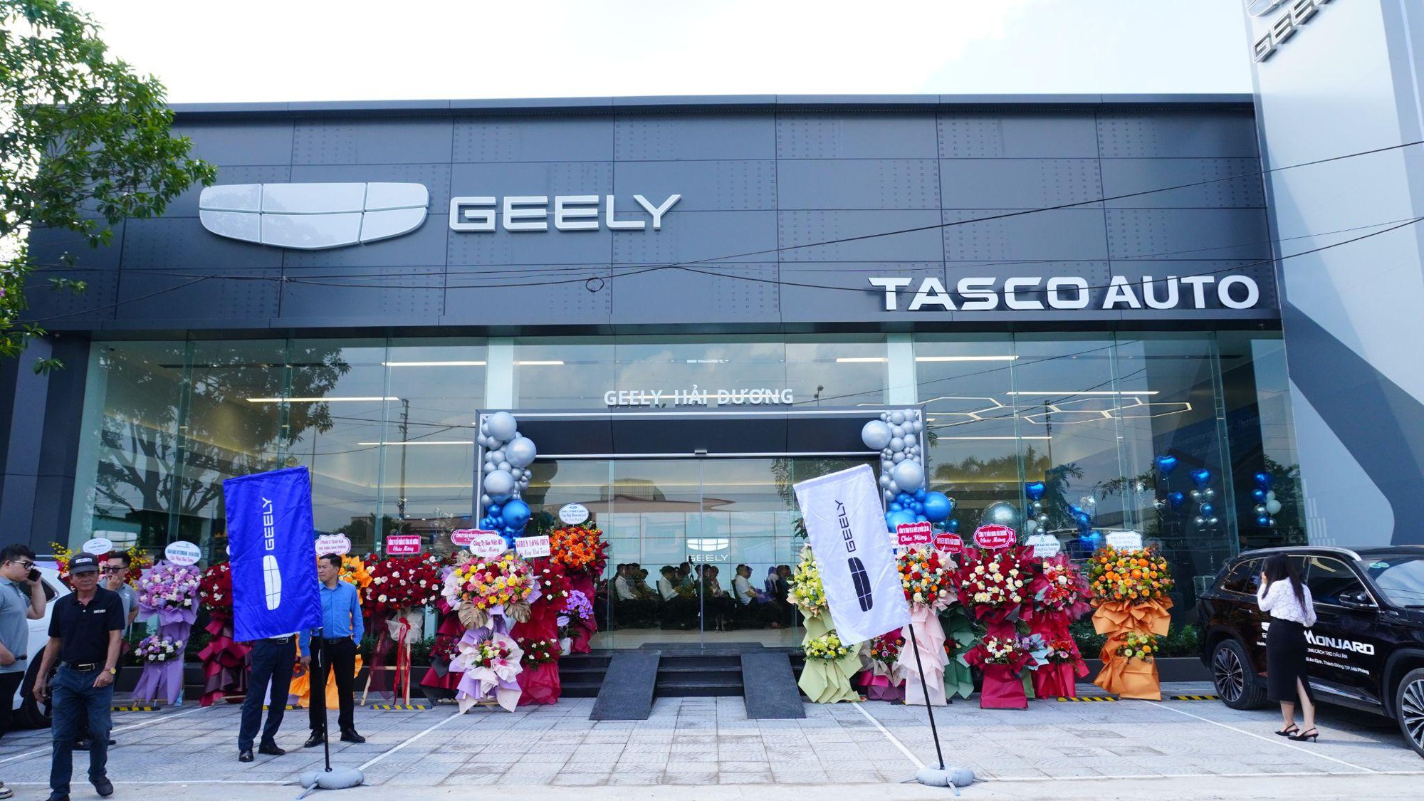Sở hữu Geely Coolray chỉ từ 499 triệu đồng: Bộ 3 ưu đãi lớn nhất Quý 4 từ Geely Việt Nam- Ảnh 3. Sở hữu Geely Coolray chỉ từ 499 triệu đồng: Bộ 3 ưu đãi lớn nhất Quý 4 từ Geely Việt Nam- Ảnh 3.