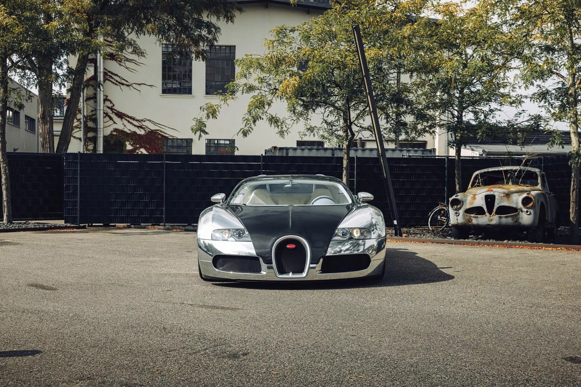 Đỉnh cao như Bugatti Veyron: Xe cũ không màu sơn, đã 18 năm tuổi vẫn có thể bán lại với giá quy đổi 60 tỷ đồng- Ảnh 2. Đỉnh cao như Bugatti Veyron: Xe cũ không màu sơn, đã 18 năm tuổi vẫn có thể bán lại với giá quy đổi 60 tỷ đồng- Ảnh 2.