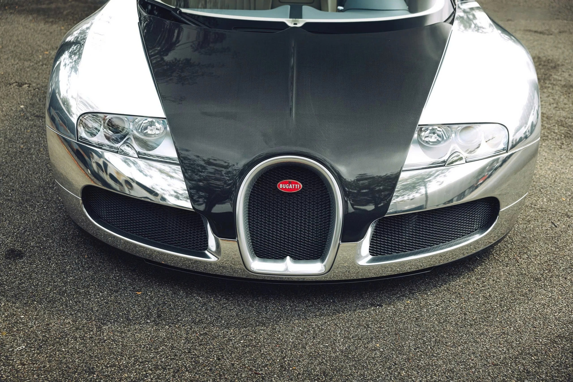 Đỉnh cao như Bugatti Veyron: Xe cũ không màu sơn, đã 18 năm tuổi vẫn có thể bán lại với giá quy đổi 60 tỷ đồng- Ảnh 6. Đỉnh cao như Bugatti Veyron: Xe cũ không màu sơn, đã 18 năm tuổi vẫn có thể bán lại với giá quy đổi 60 tỷ đồng- Ảnh 6.