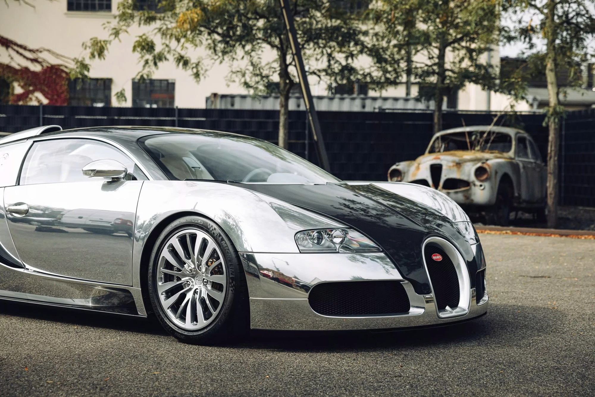 Đỉnh cao như Bugatti Veyron: Xe cũ không màu sơn, đã 18 năm tuổi vẫn có thể bán lại với giá quy đổi 60 tỷ đồng- Ảnh 7. Đỉnh cao như Bugatti Veyron: Xe cũ không màu sơn, đã 18 năm tuổi vẫn có thể bán lại với giá quy đổi 60 tỷ đồng- Ảnh 7.