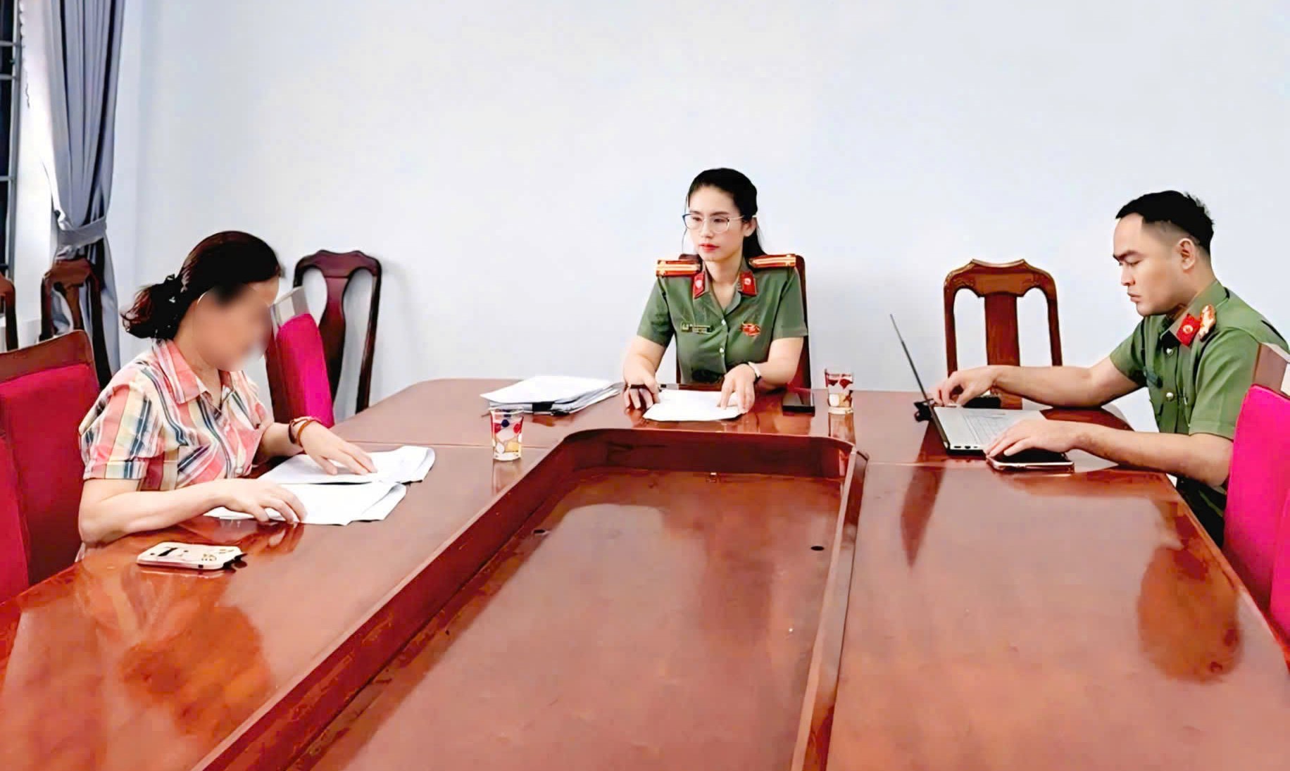 Hành vi phi pháp tại một tiệm vàng ở Đà Nẵng- Ảnh 2. Hành vi phi pháp tại một tiệm vàng ở Đà Nẵng- Ảnh 2.