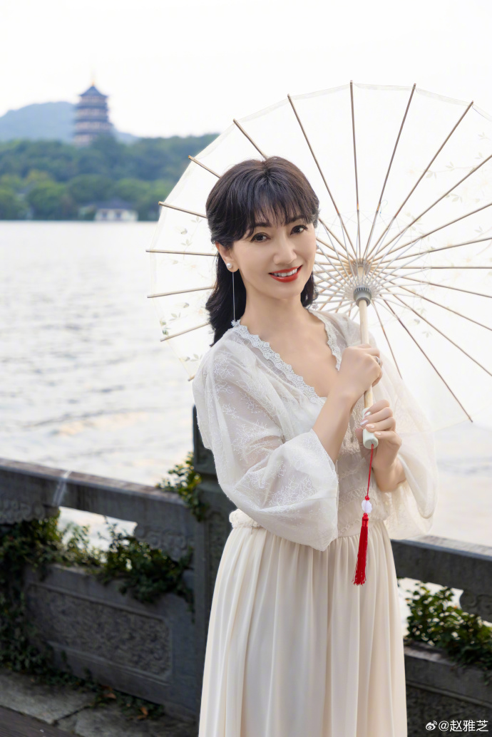 33 năm qua chưa thấy ai trẻ mãi không già như mỹ nhân này: Đẹp sang hết phần thiên hạ, chuẩn tinh hoa hội tụ- Ảnh 5. 33 năm qua chưa thấy ai trẻ mãi không già như mỹ nhân này: Đẹp sang hết phần thiên hạ, chuẩn tinh hoa hội tụ- Ảnh 5.