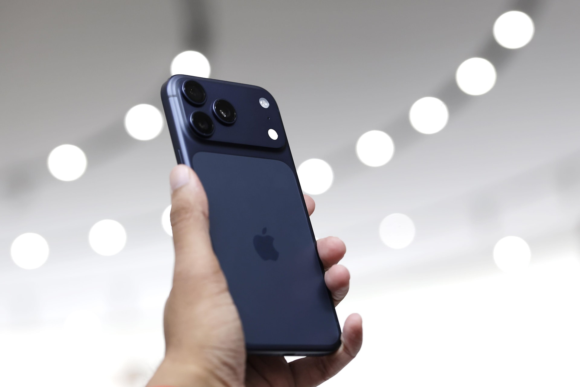 Cổ phiếu Apple phá đỉnh lịch sử nhờ iPhone 17- Ảnh 1. Cổ phiếu Apple phá đỉnh lịch sử nhờ iPhone 17- Ảnh 1.