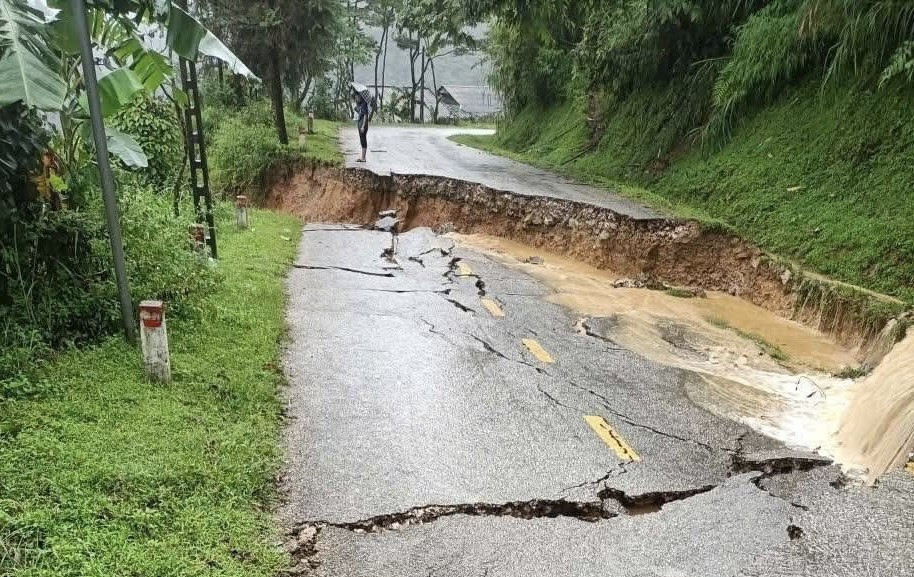 Bộ Xây dựng kích hoạt phương án khẩn, ứng phó bão số 12- Ảnh 1. Bộ Xây dựng kích hoạt phương án khẩn, ứng phó bão số 12- Ảnh 1.