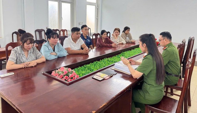 Bắt Trần Thị Phương và nhiều người khác- Ảnh 1. Bắt Trần Thị Phương và nhiều người khác- Ảnh 1.