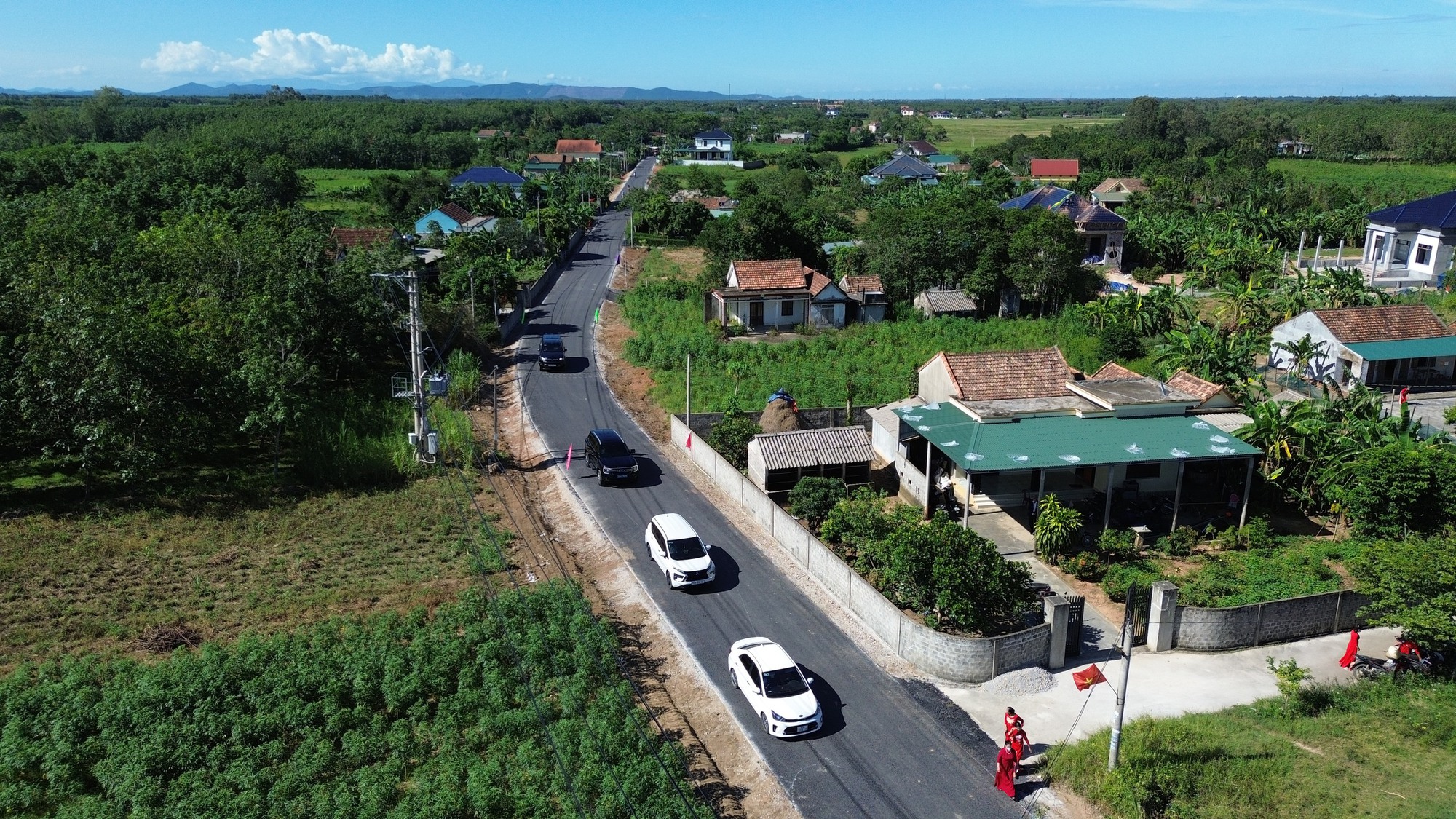 Tập đoàn Sơn Hải tài trợ 100% thần tốc hoàn thành 1 tuyến đường trong 20 ngày cho người dân Quảng Trị- Ảnh 2. Tập đoàn Sơn Hải tài trợ 100% thần tốc hoàn thành 1 tuyến đường trong 20 ngày cho người dân Quảng Trị- Ảnh 2.