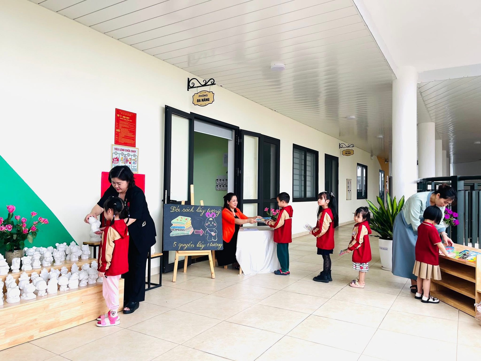 Khu đông dân nhất Hà Nội có 1 trường mầm non, phụ huynh nhìn khoảng sân thôi đã thích mê: Các con tha hồ vui chơi, chạy nhảy!- Ảnh 5. Khu đông dân nhất Hà Nội có 1 trường mầm non, phụ huynh nhìn khoảng sân thôi đã thích mê: Các con tha hồ vui chơi, chạy nhảy!- Ảnh 5.