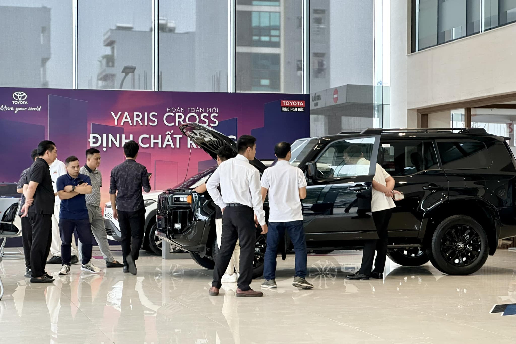 Qua thời ‘kèm lạc’ tới nửa tỷ, Toyota Prado nay giảm giá tại đại lý: Thực tế còn 3,43 tỷ đồng, lý do đến từ một điều dễ hiểu- Ảnh 2. Qua thời ‘kèm lạc’ tới nửa tỷ, Toyota Prado nay giảm giá tại đại lý: Thực tế còn 3,43 tỷ đồng, lý do đến từ một điều dễ hiểu- Ảnh 2.