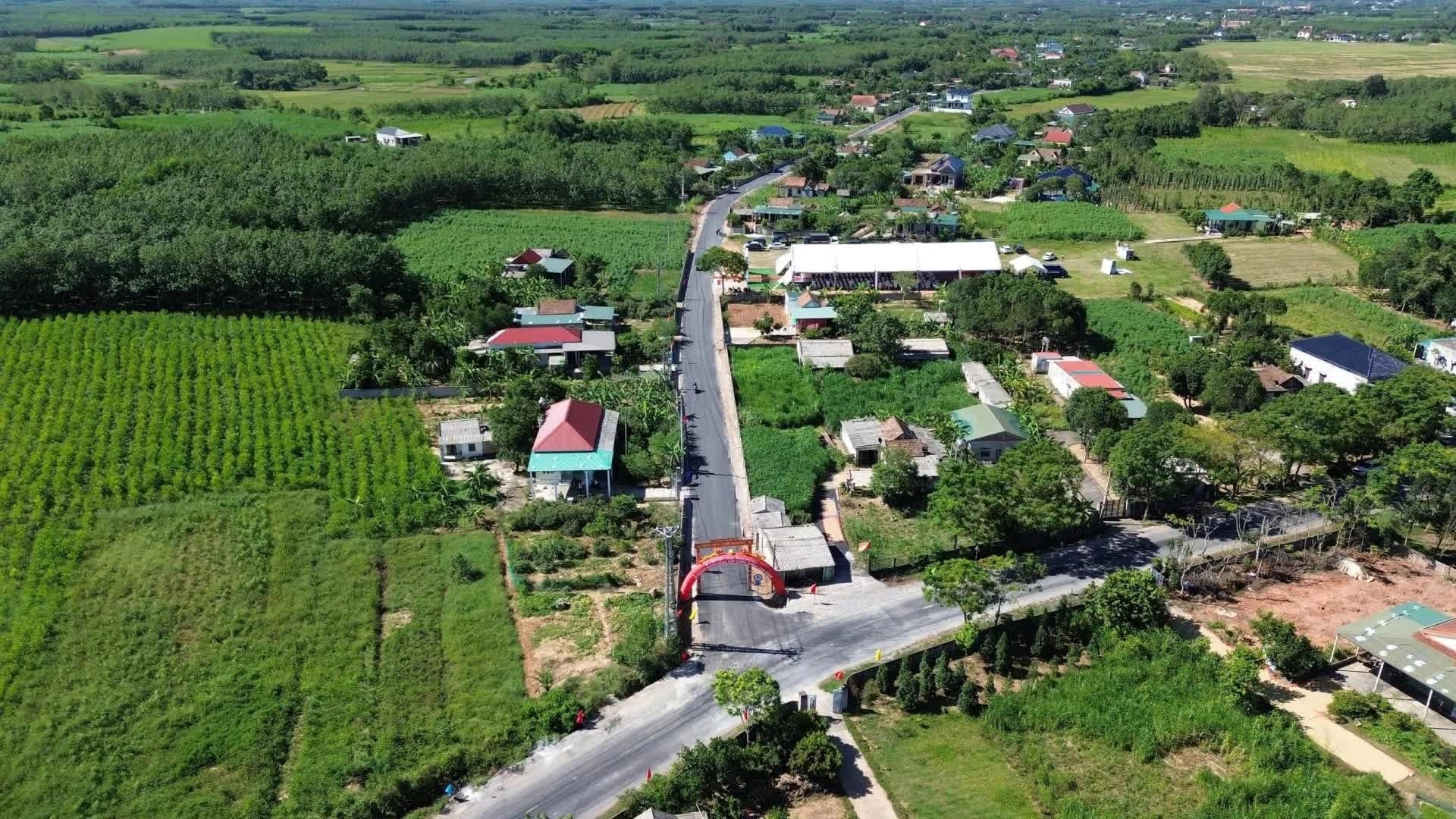 Tập đoàn Sơn Hải tài trợ 100% thần tốc hoàn thành 1 tuyến đường trong 20 ngày cho người dân Quảng Trị- Ảnh 1. Tập đoàn Sơn Hải tài trợ 100% thần tốc hoàn thành 1 tuyến đường trong 20 ngày cho người dân Quảng Trị- Ảnh 1.