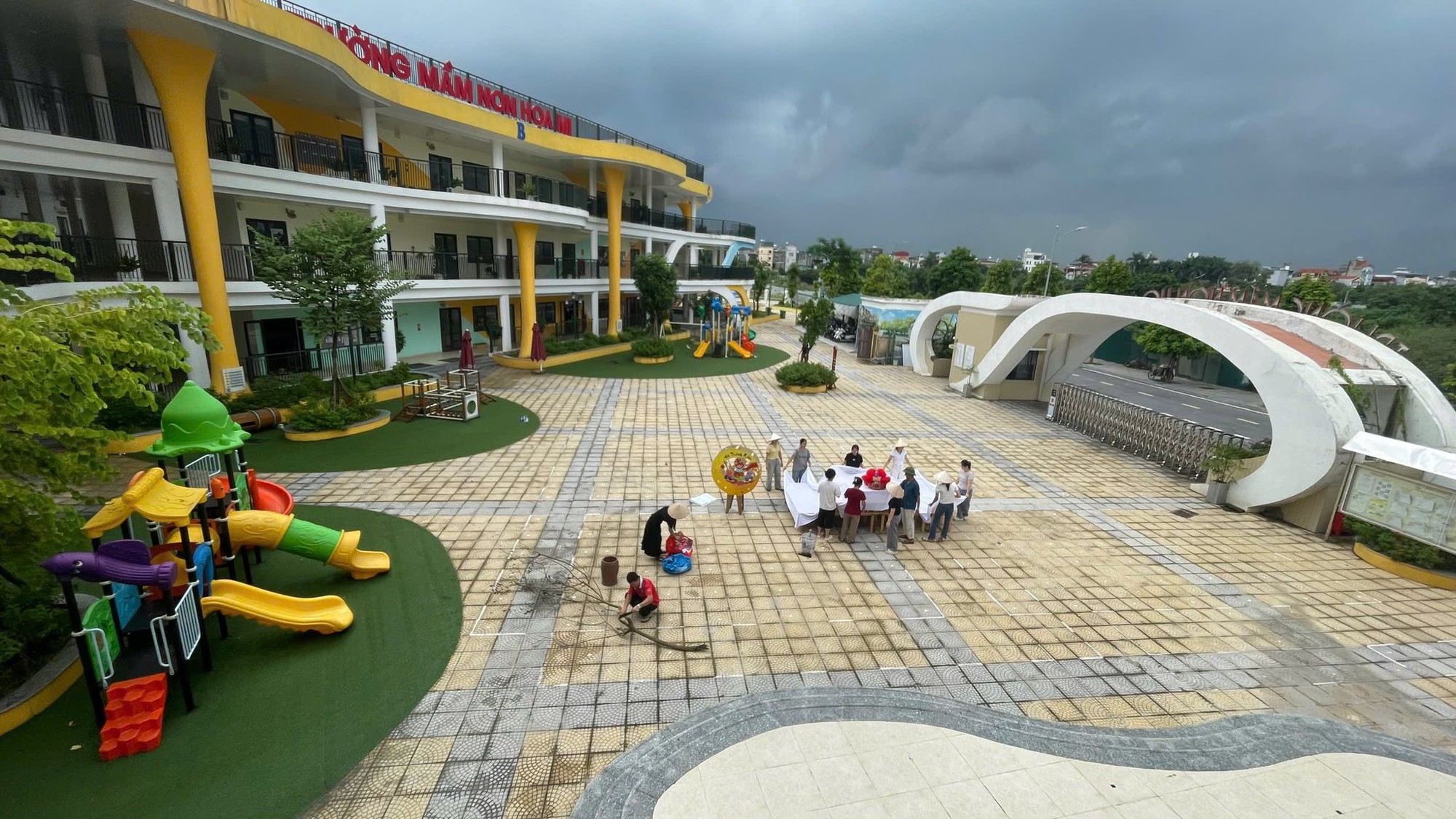 Khu đông dân nhất Hà Nội có 1 trường mầm non, phụ huynh nhìn khoảng sân thôi đã thích mê: Các con tha hồ vui chơi, chạy nhảy!- Ảnh 4. Khu đông dân nhất Hà Nội có 1 trường mầm non, phụ huynh nhìn khoảng sân thôi đã thích mê: Các con tha hồ vui chơi, chạy nhảy!- Ảnh 4.