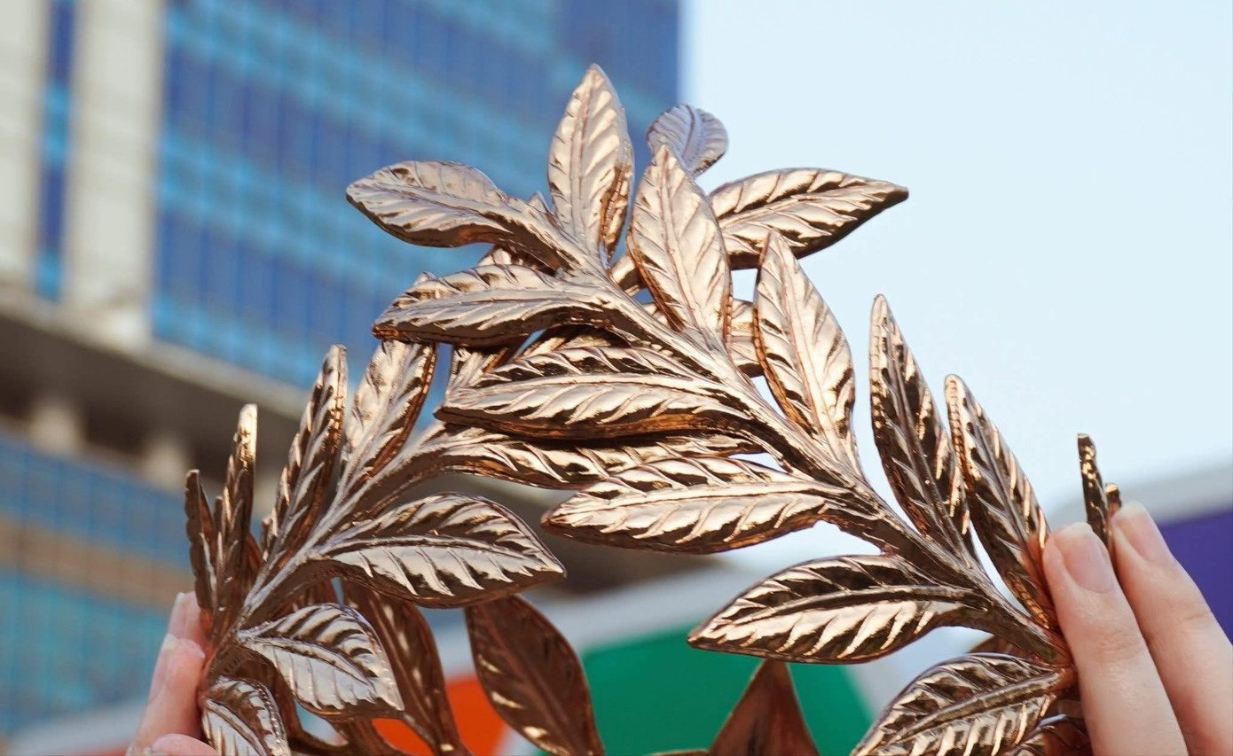 Cận cảnh vòng nguyệt quế dành cho Quán quân Đường lên đỉnh Olympia 25- Ảnh 2.