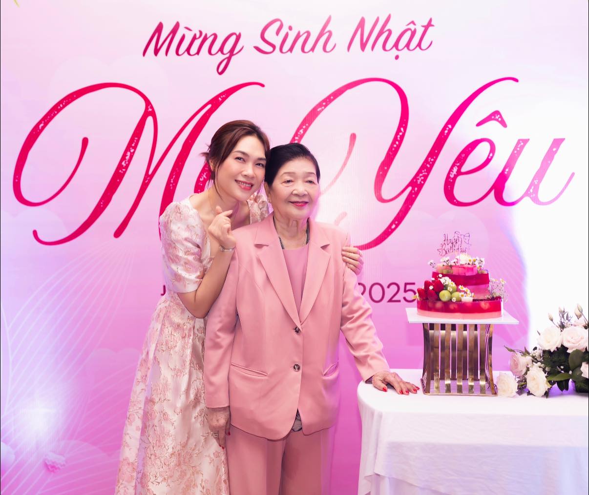Mỹ Tâm làm chuyện chẳng giống ai- Ảnh 4. Mỹ Tâm làm chuyện chẳng giống ai- Ảnh 4.
