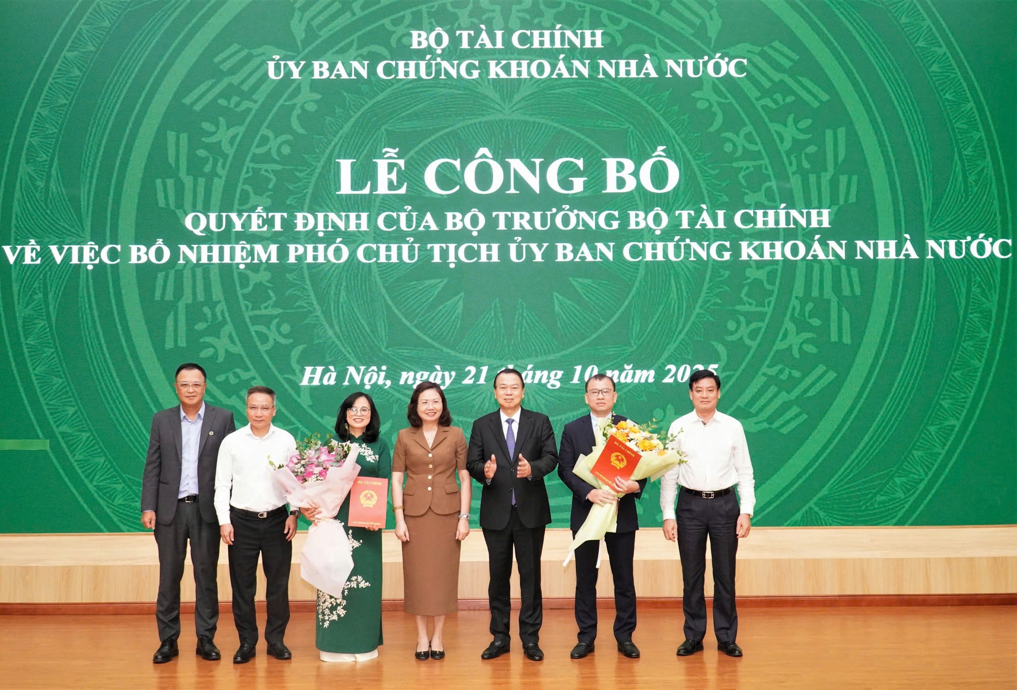 Hội nghị công bố Quyết định của Bộ trưởng Bộ Tài chính về việc bổ nhiệm Phó Chủ tịch UBCKNN- Ảnh 1.
