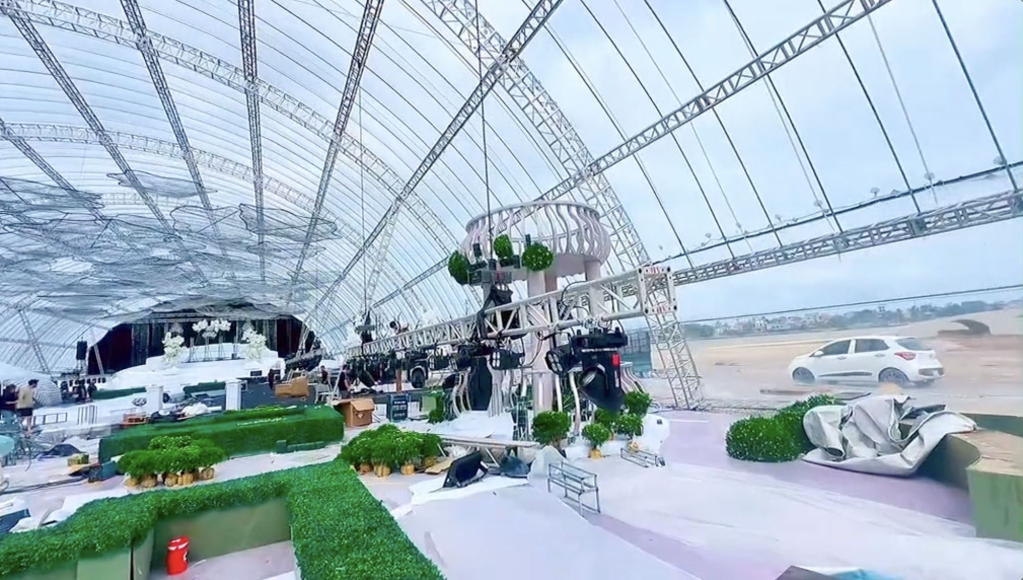 Trước "giờ G" đám cưới Đỗ Hà - thiếu gia tập đoàn Sơn Hải: Rạp cưới siêu khủng, cô dâu nôn nao!- Ảnh 3. Trước "giờ G" đám cưới Đỗ Hà - thiếu gia tập đoàn Sơn Hải: Rạp cưới siêu khủng, cô dâu nôn nao!- Ảnh 3.