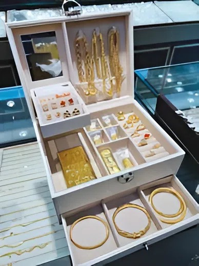 3 nguyên tắc mua vàng tôi ước biết sớm hơn - để không bị cuốn vào ‘sóng giá’ vô nghĩa- Ảnh 3. 3 nguyên tắc mua vàng tôi ước biết sớm hơn - để không bị cuốn vào ‘sóng giá’ vô nghĩa- Ảnh 3.
