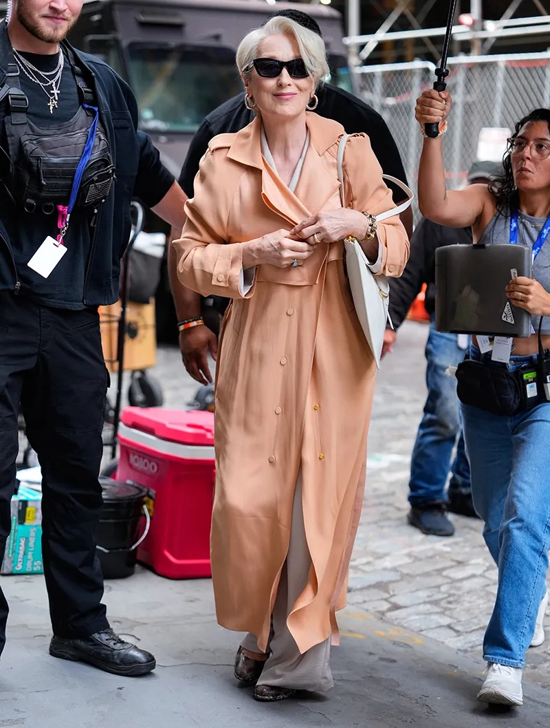 Mỹ nữ tóc bạc Meryl Streep: Ngoài 75 tuổi vẫn không bớt đẹp và sành điệu- Ảnh 7. Mỹ nữ tóc bạc Meryl Streep: Ngoài 75 tuổi vẫn không bớt đẹp và sành điệu- Ảnh 7.