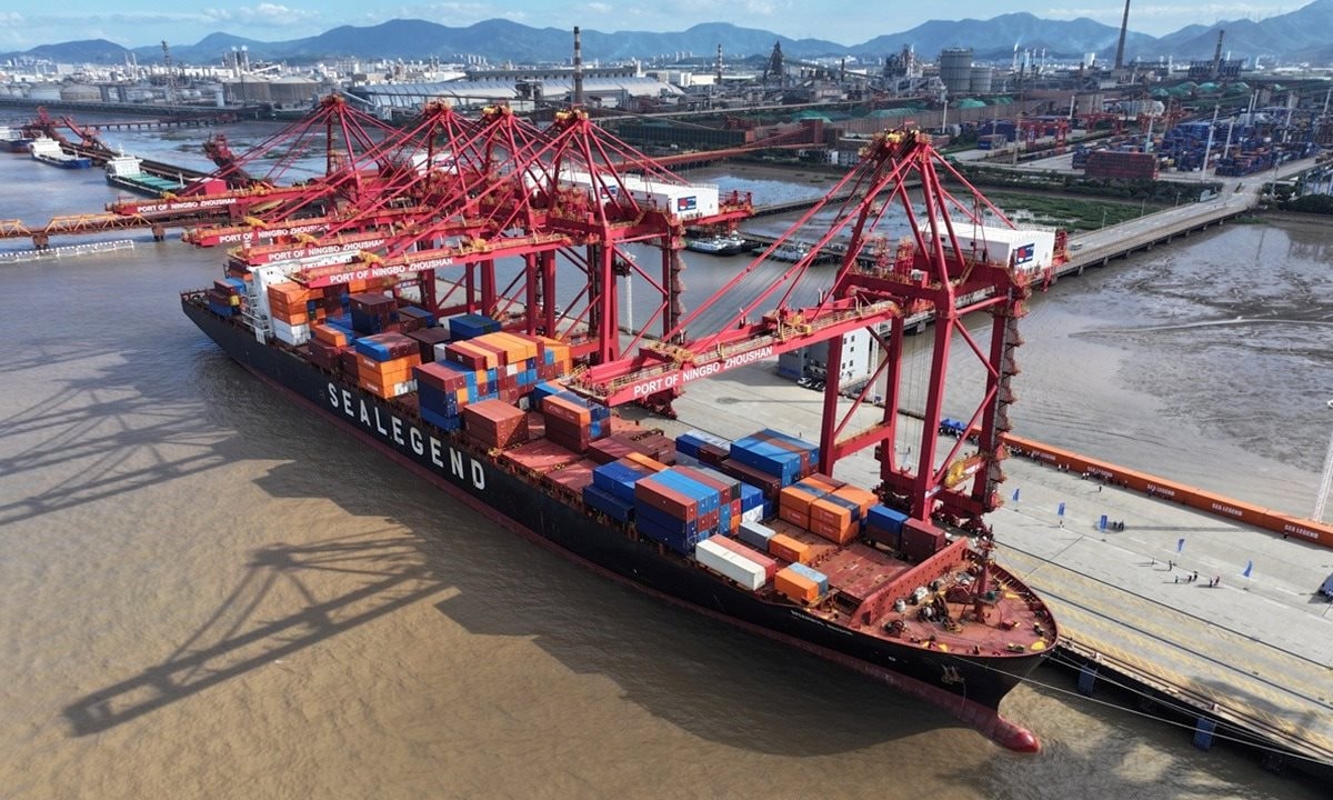 Tìm cách thoát kiểm soát hàng hải của Mỹ, 2 nền kinh tế top đầu BRICS bắt tay xoay chuyển cục diện thương mại Á-Âu, châu Âu lo lắng- Ảnh 1. Tìm cách thoát kiểm soát hàng hải của Mỹ, 2 nền kinh tế top đầu BRICS bắt tay xoay chuyển cục diện thương mại Á-Âu, châu Âu lo lắng- Ảnh 1.