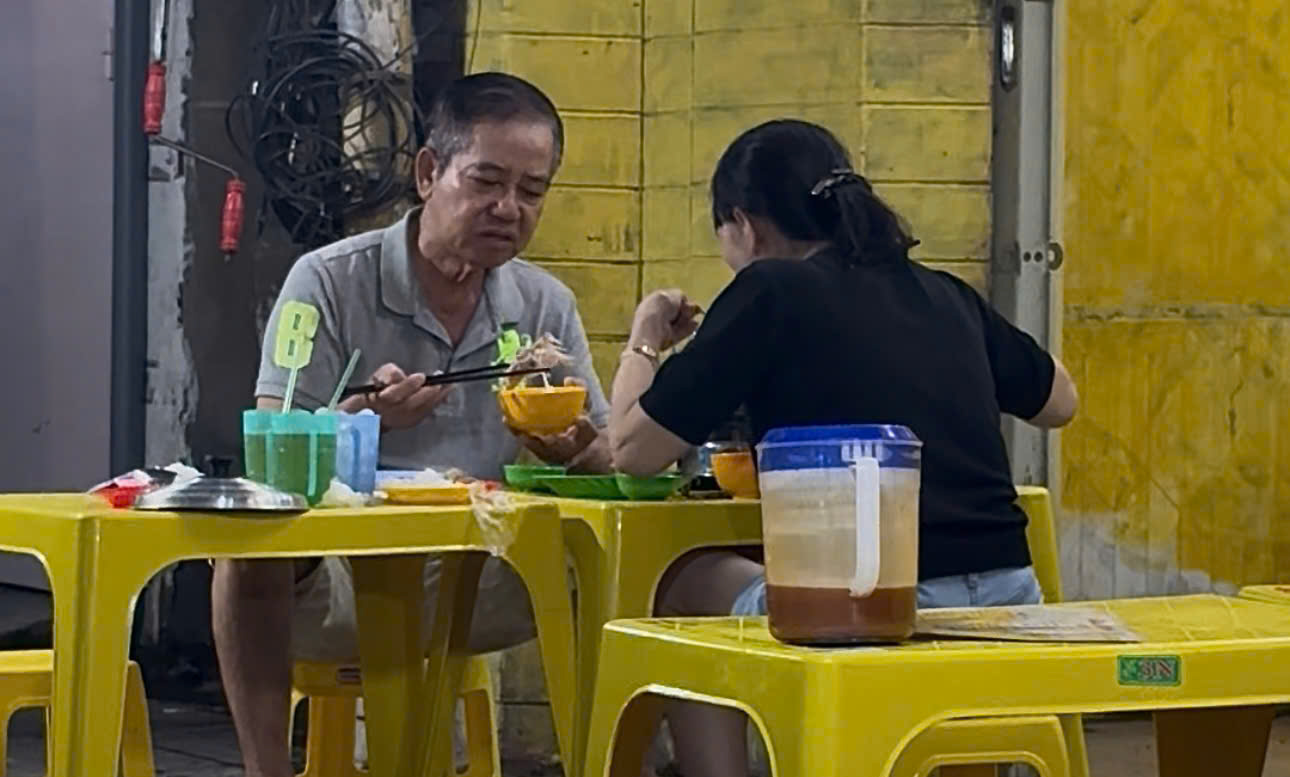 Lẩu 39.000 - 69.000 đồng "làm mưa làm gió" ở TP HCM- Ảnh 6. Lẩu 39.000 - 69.000 đồng "làm mưa làm gió" ở TP HCM- Ảnh 6.