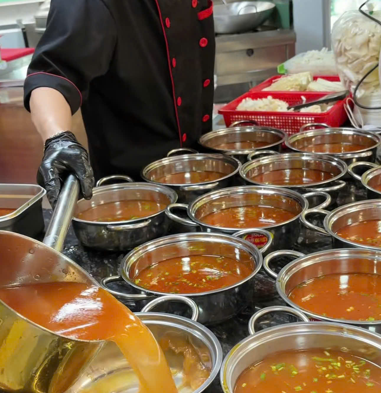 Lẩu 39.000 - 69.000 đồng "làm mưa làm gió" ở TP HCM- Ảnh 2. Lẩu 39.000 - 69.000 đồng "làm mưa làm gió" ở TP HCM- Ảnh 2.