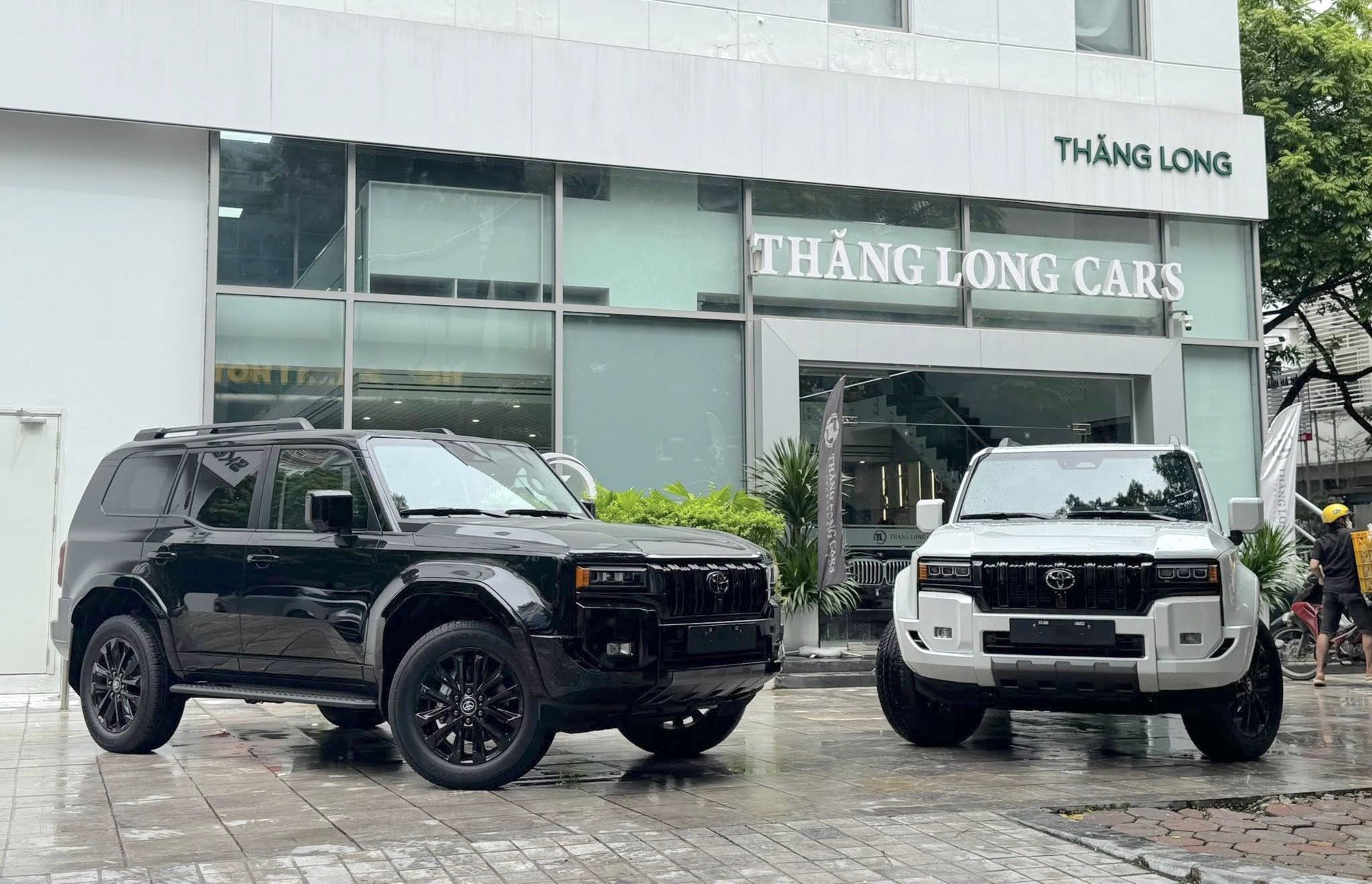 Qua thời ‘kèm lạc’ tới nửa tỷ, Toyota Prado nay giảm giá tại đại lý: Thực tế còn 3,43 tỷ đồng, lý do đến từ một điều dễ hiểu- Ảnh 3. Qua thời ‘kèm lạc’ tới nửa tỷ, Toyota Prado nay giảm giá tại đại lý: Thực tế còn 3,43 tỷ đồng, lý do đến từ một điều dễ hiểu- Ảnh 3.