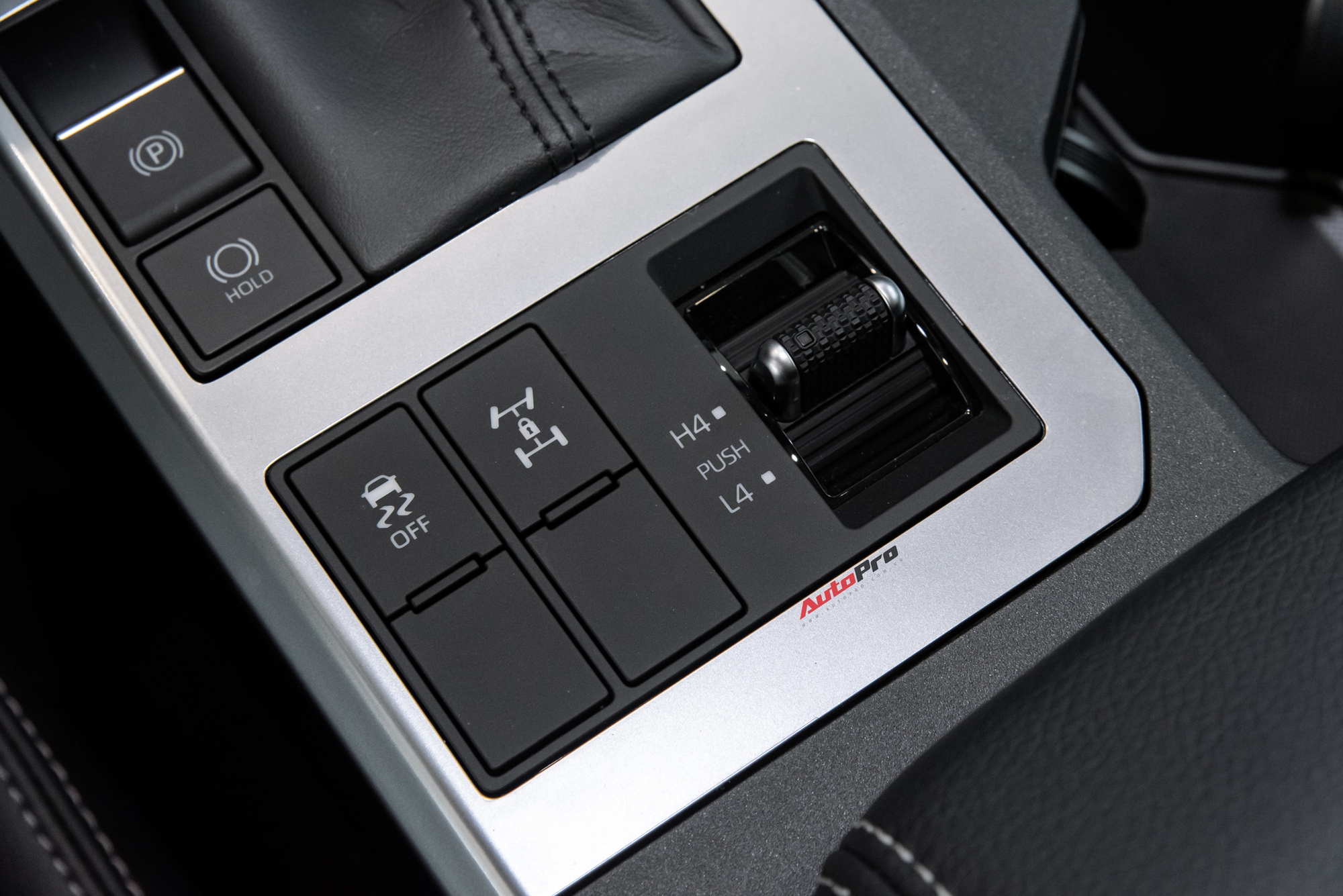 Qua thời ‘kèm lạc’ tới nửa tỷ, Toyota Prado nay giảm giá tại đại lý: Thực tế còn 3,43 tỷ đồng, lý do đến từ một điều dễ hiểu- Ảnh 19. Qua thời ‘kèm lạc’ tới nửa tỷ, Toyota Prado nay giảm giá tại đại lý: Thực tế còn 3,43 tỷ đồng, lý do đến từ một điều dễ hiểu- Ảnh 19.