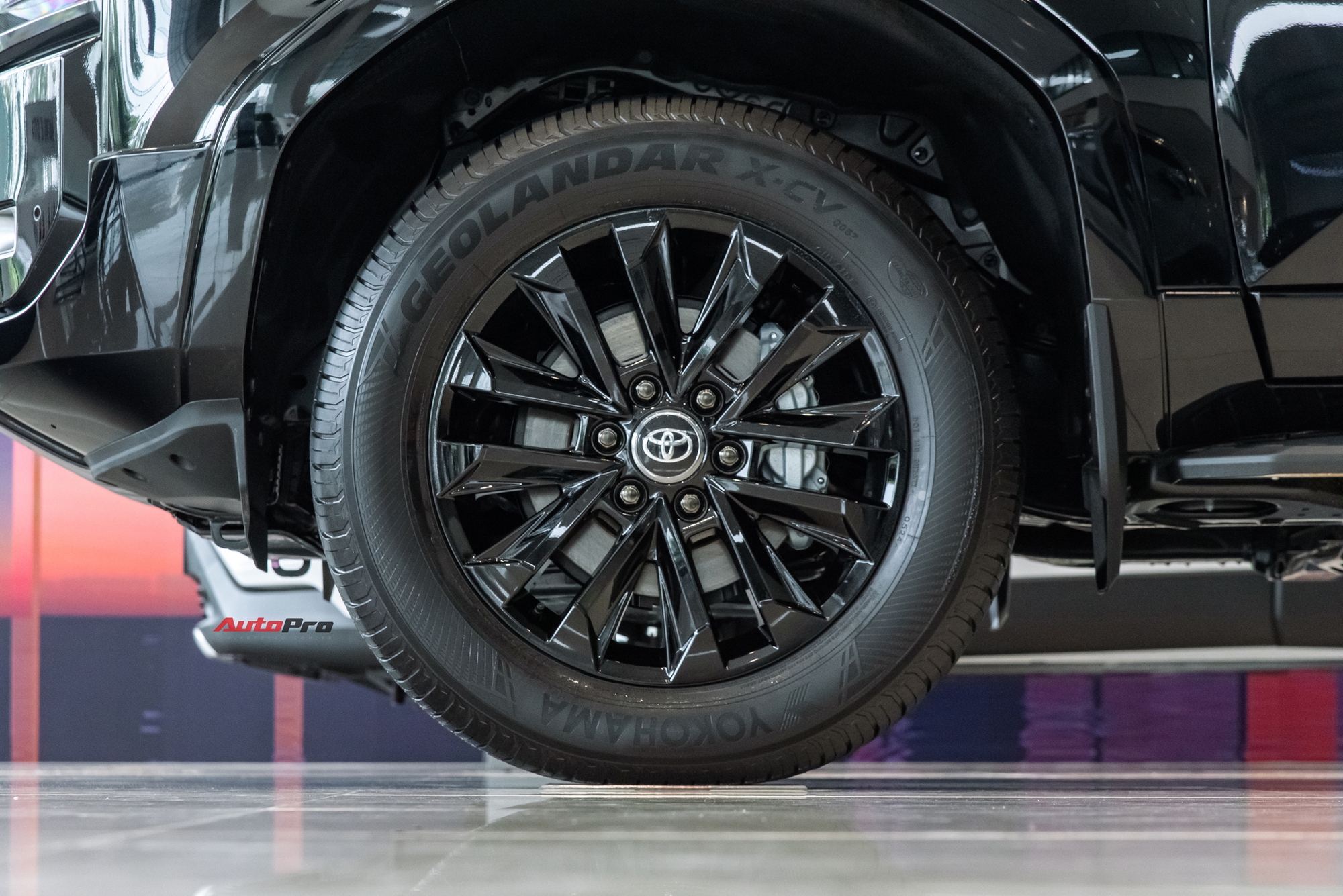 Qua thời ‘kèm lạc’ tới nửa tỷ, Toyota Prado nay giảm giá tại đại lý: Thực tế còn 3,43 tỷ đồng, lý do đến từ một điều dễ hiểu- Ảnh 12. Qua thời ‘kèm lạc’ tới nửa tỷ, Toyota Prado nay giảm giá tại đại lý: Thực tế còn 3,43 tỷ đồng, lý do đến từ một điều dễ hiểu- Ảnh 12.