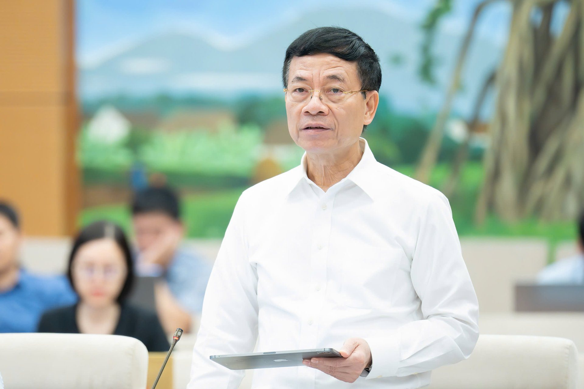 Bộ trưởng Nguyễn Mạnh Hùng: Doanh nghiệp chỉ lắp ráp, giá trị Việt Nam tạo ra chỉ 10%, không có trung tâm R&D, không làm chủ công nghệ lõi thì có nên được ưu đãi hay không?- Ảnh 1.