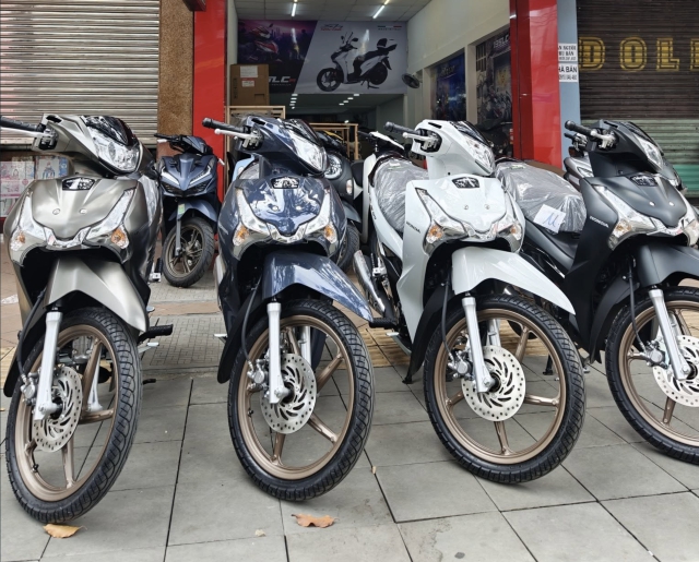 Honda Wave 125 bản mới cực đẹp bất ngờ về đại lý Việt: Xịn hơn Future, siêu tiết kiệm xăng 1,46L/100km- Ảnh 1. Honda Wave 125 bản mới cực đẹp bất ngờ về đại lý Việt: Xịn hơn Future, siêu tiết kiệm xăng 1,46L/100km- Ảnh 1.