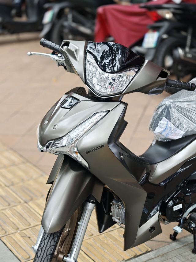 Honda Wave 125 bản mới cực đẹp bất ngờ về đại lý Việt: Xịn hơn Future, siêu tiết kiệm xăng 1,46L/100km- Ảnh 2. Honda Wave 125 bản mới cực đẹp bất ngờ về đại lý Việt: Xịn hơn Future, siêu tiết kiệm xăng 1,46L/100km- Ảnh 2.