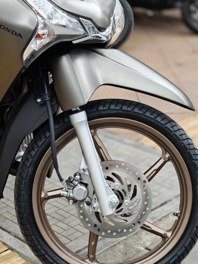 Honda Wave 125 bản mới cực đẹp bất ngờ về đại lý Việt: Xịn hơn Future, siêu tiết kiệm xăng 1,46L/100km- Ảnh 3. Honda Wave 125 bản mới cực đẹp bất ngờ về đại lý Việt: Xịn hơn Future, siêu tiết kiệm xăng 1,46L/100km- Ảnh 3.