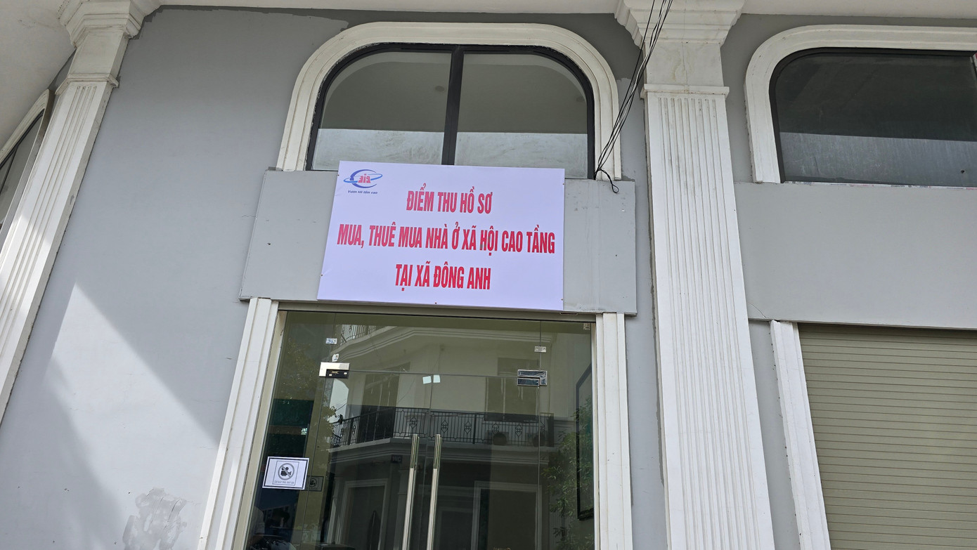 Xếp hàng nộp hồ sơ mua NOXH ngoại thành Hà Nội từ 2 giờ sáng- Ảnh 5. Xếp hàng nộp hồ sơ mua NOXH ngoại thành Hà Nội từ 2 giờ sáng- Ảnh 5.