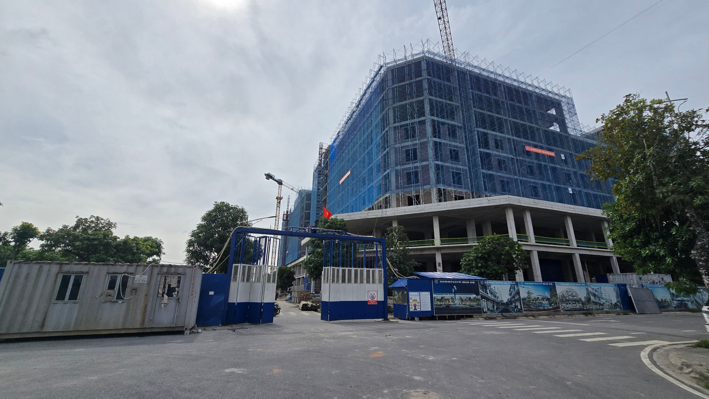 Xếp hàng nộp hồ sơ mua NOXH ngoại thành Hà Nội từ 2 giờ sáng- Ảnh 13. Xếp hàng nộp hồ sơ mua NOXH ngoại thành Hà Nội từ 2 giờ sáng- Ảnh 13.
