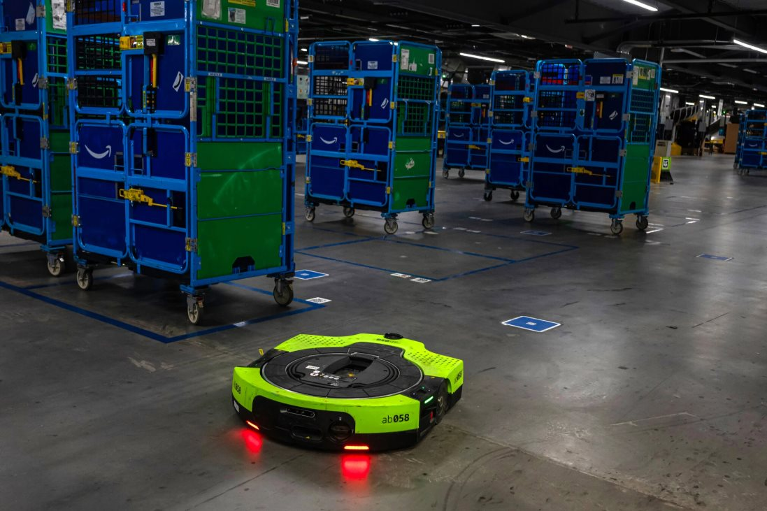 Sốc: Amazon tuyên bố sẽ thay thế 500.000 lao động bằng robot- Ảnh 7. Sốc: Amazon tuyên bố sẽ thay thế 500.000 lao động bằng robot- Ảnh 7.
