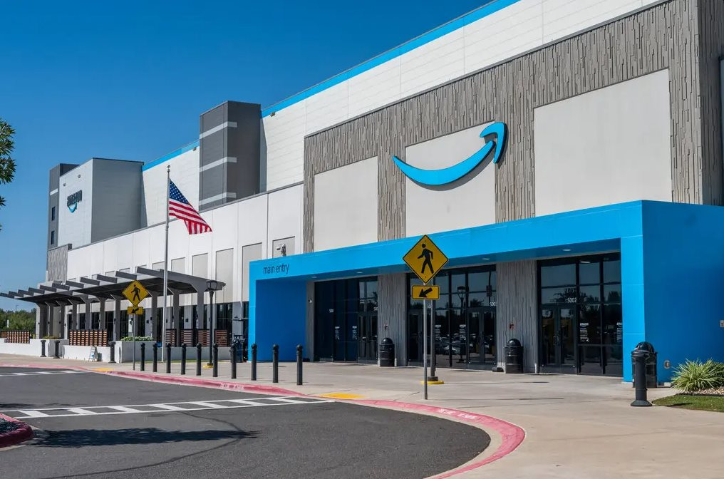 Sốc: Amazon tuyên bố sẽ thay thế 500.000 lao động bằng robot- Ảnh 4. Sốc: Amazon tuyên bố sẽ thay thế 500.000 lao động bằng robot- Ảnh 4.