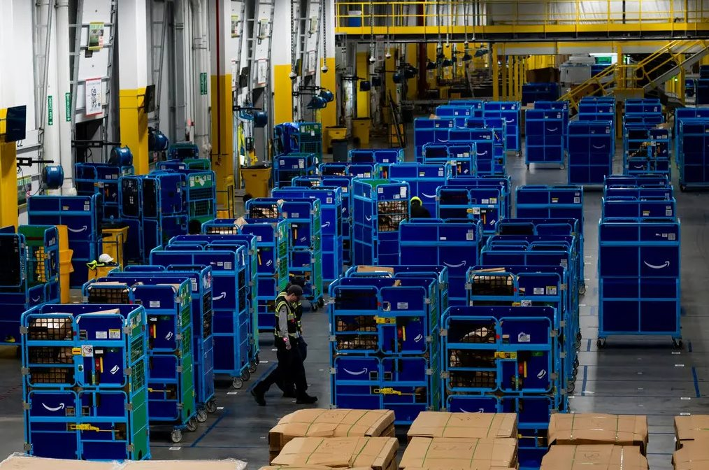 Sốc: Amazon tuyên bố sẽ thay thế 500.000 lao động bằng robot- Ảnh 3. Sốc: Amazon tuyên bố sẽ thay thế 500.000 lao động bằng robot- Ảnh 3.
