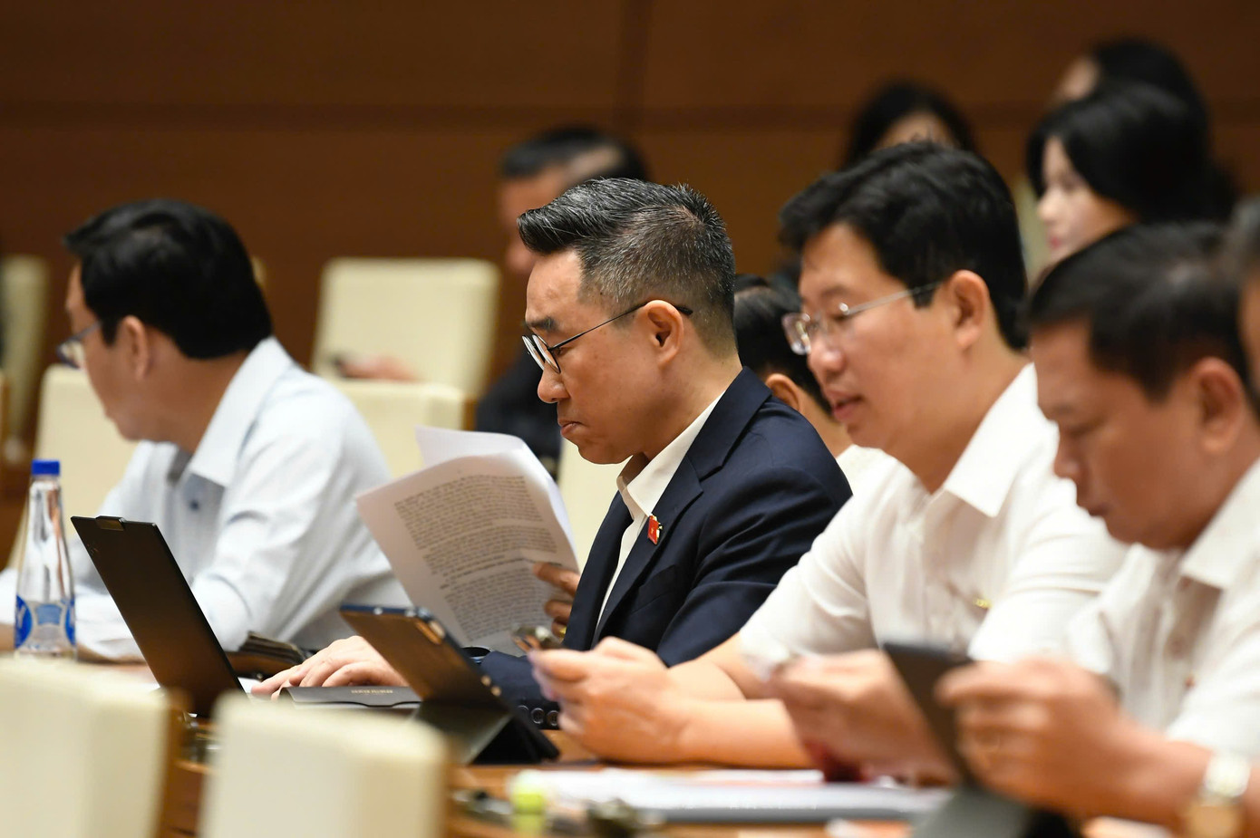Miễn phí sách giáo khoa, bỏ quy định cấp bằng tốt nghiệp trung học cơ sở- Ảnh 2. Miễn phí sách giáo khoa, bỏ quy định cấp bằng tốt nghiệp trung học cơ sở- Ảnh 2.