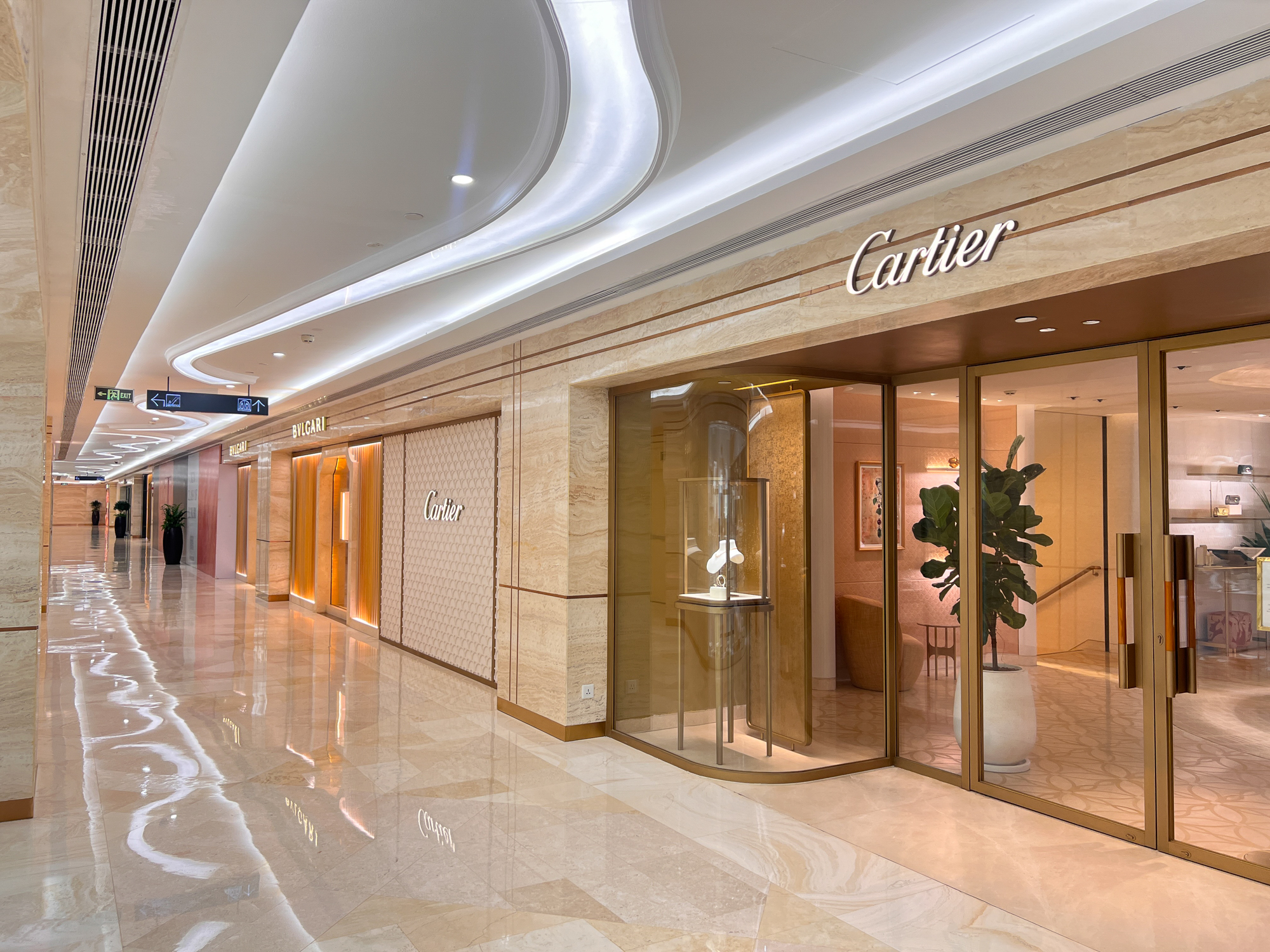 Ngắm tòa nhà đầu tiên kết nối với ga metro: Nơi Hermès, Dior, Bvlgari hội tụ, từng 'nằm trong tay' tỷ phú Phạm Nhật Vượng- Ảnh 4. Ngắm tòa nhà đầu tiên kết nối với ga metro: Nơi Hermès, Dior, Bvlgari hội tụ, từng 'nằm trong tay' tỷ phú Phạm Nhật Vượng- Ảnh 4.