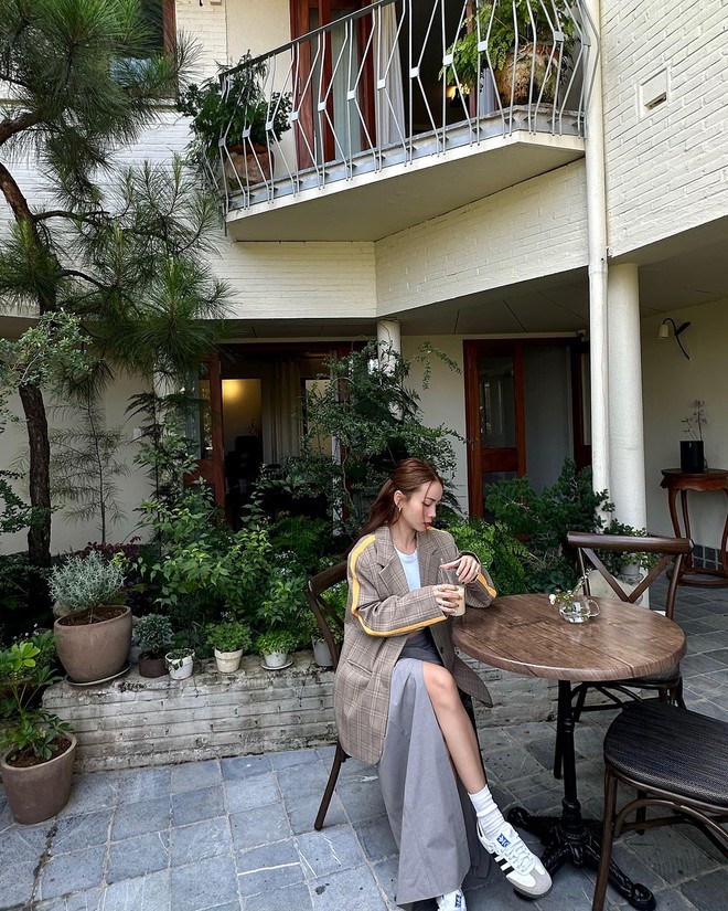 4 mỹ nhân Việt có style thu đông sành điệu nhất: Chị em có cả một cẩm nang mặc đẹp suốt mùa lạnh- Ảnh 18. 4 mỹ nhân Việt có style thu đông sành điệu nhất: Chị em có cả một cẩm nang mặc đẹp suốt mùa lạnh- Ảnh 18.
