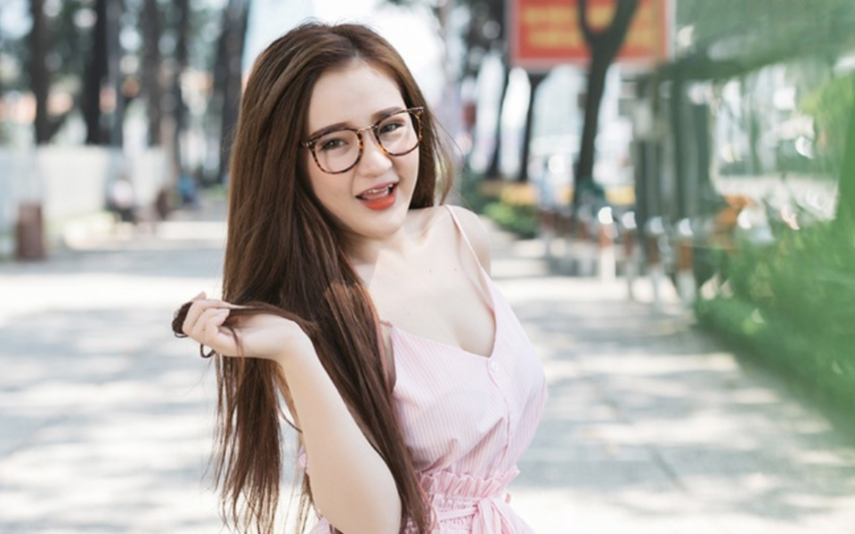 Ngân 98 làm đủ nghề trong 10 năm để nổi tiếng và cú trượt ngang khi rẽ hướng kinh doanh- Ảnh 1. Ngân 98 làm đủ nghề trong 10 năm để nổi tiếng và cú trượt ngang khi rẽ hướng kinh doanh- Ảnh 1.