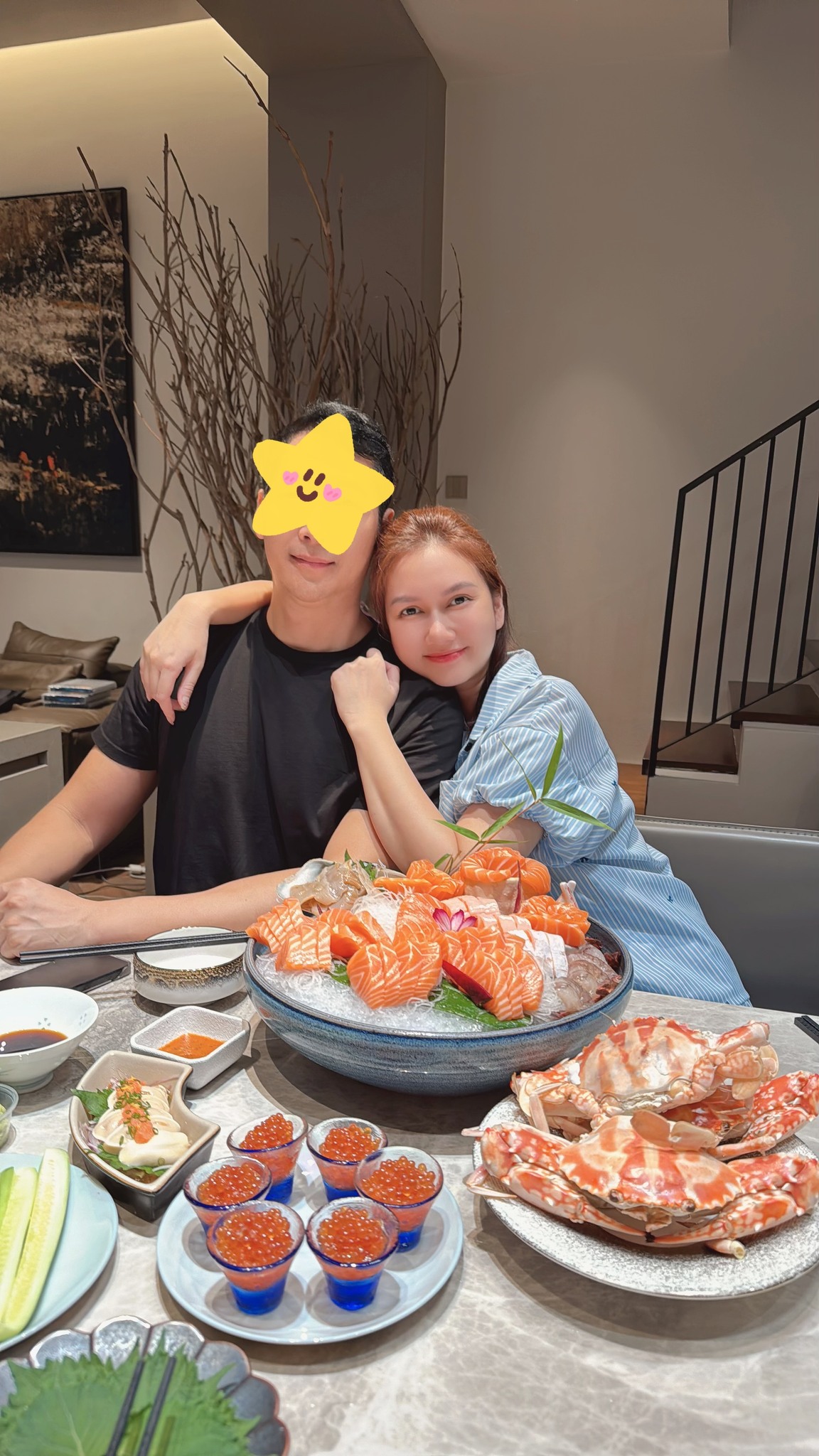 "Mỹ nhân phim giờ vàng VFC" bầu lần 3 với chồng doanh nhân bí ẩn hơn 11 tuổi?- Ảnh 3. "Mỹ nhân phim giờ vàng VFC" bầu lần 3 với chồng doanh nhân bí ẩn hơn 11 tuổi?- Ảnh 3.